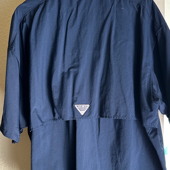Columbia Men's Dark Blue Casual Shirt - Picture 4 of 7